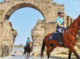Antik kentin atlıları