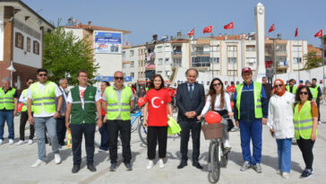 Bisikletle şehir turu yaptılar