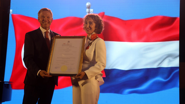 Antalyada Hollandanın Kral Günü kutlandı