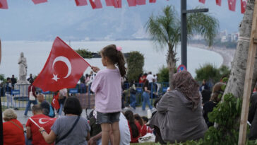 Antalyada 19 Mayıs fener alayında binlerce kişilik coşku