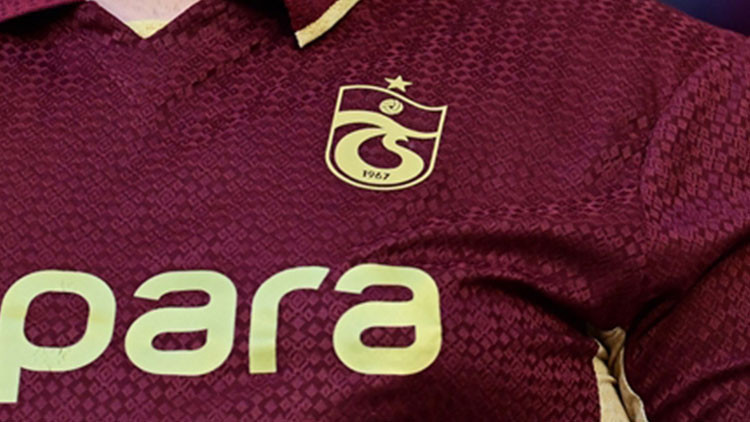 Trabzonspor bayrağına bıçaklı saldırı