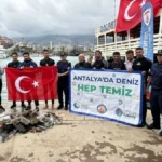 Alanya'da dalgıçlar deniz dibi temizliği yaptı