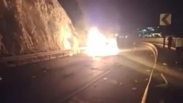Alanya'da takla atan otomobil alev aldı: 2 ölü, 3 ağır yaralı