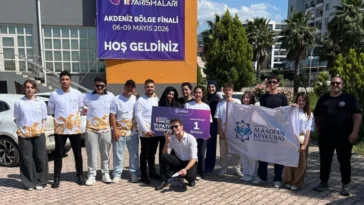 Alanyalı tiyatrocular Osmaniye'de yarı finale yükseldi