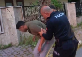 Antalya'da bunalıma girip evini yakan genci ekipler kurtardı