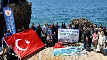 Antalya'da denizden çıkan atıklar sanat eserine dönüşecek