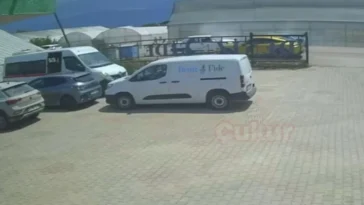 Antalya'da iki Tofaş kafa kafaya çarpıştı: 4 yaralı