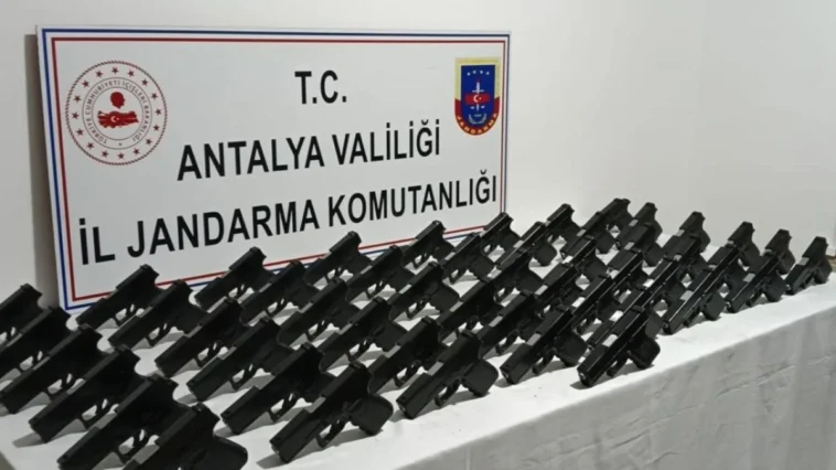 Antalya'da jandarma operasyonu 5 silah kaçakçısı tutuklandı