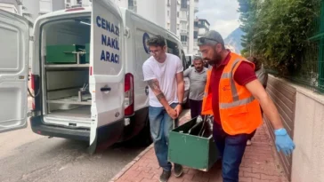 Antalya'da Kazakistan uyruklu kadın evinde ölü bulundu