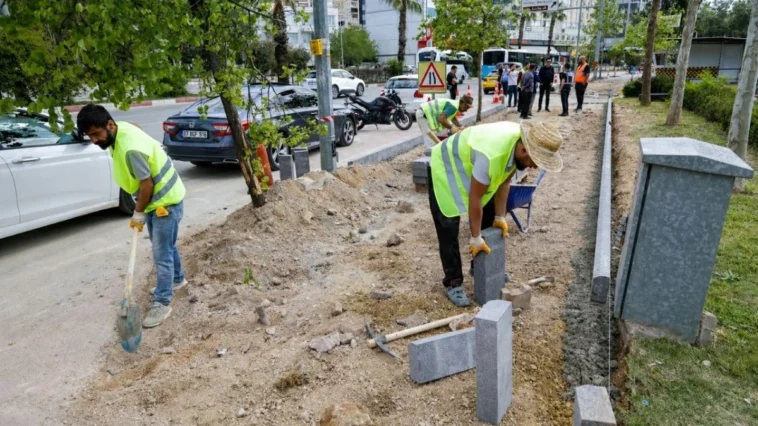 Antalya’da peyzaj ve kaldırım hamlesi