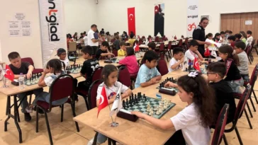 Antalya'da satranç tutkunları kıyasıya yarıştı