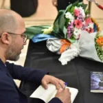 Antalyalı yazar kitabının gelirini köy okuluna bağışladı