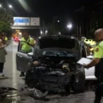 Aracın hurdaya döndüğü kazayı burnu bile kanamadan atlattı