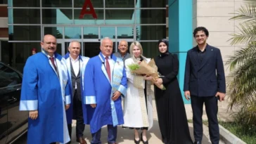 AÜ'de mezuniyet coşkusu ilahiyat fakültesi ile başladı