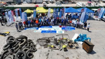 Balıkçı Barınağı'nda denizden 7 ton atık çıkarıldı