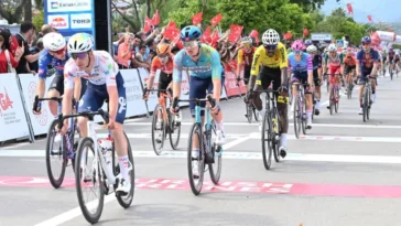 Bisikletçiler Patara’dan Kemer’e pedal çevirdi