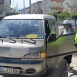 Camında ‘Basın’ yazısı bulunan sürücüye işlem