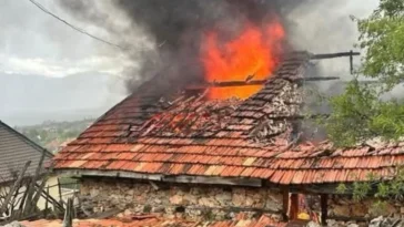 Düğmeli ev küle döndü