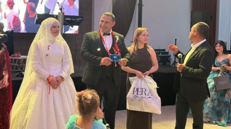 Düğünde bariyerli takı sürprizi