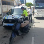 'Dur' ihtarına uymayarak kaçan sürücü motosikletini bırakıp kaçtı