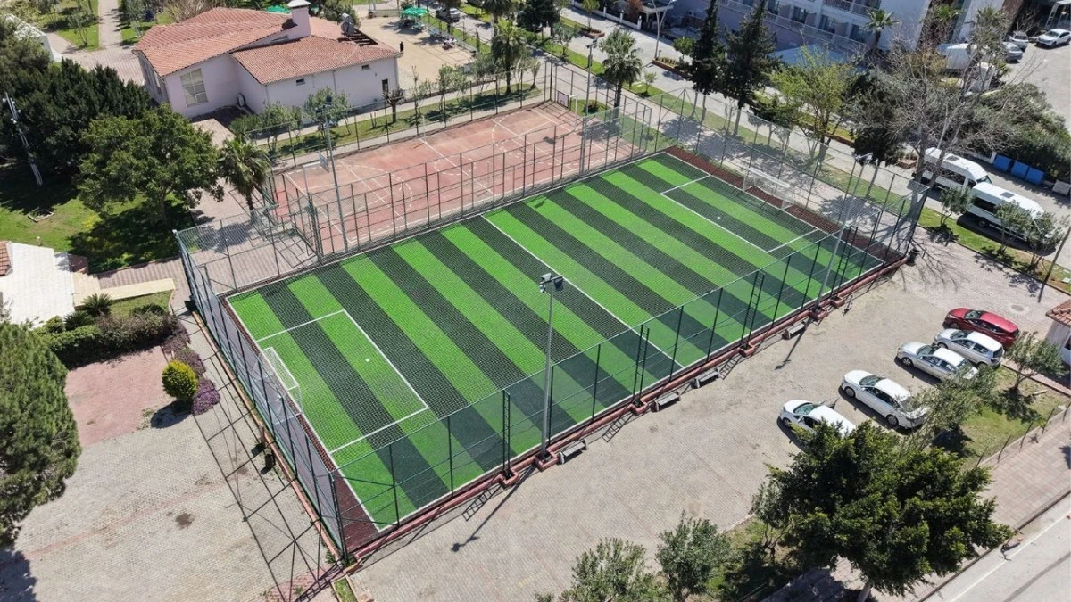 Göynük halı sahası yenilendi