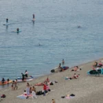 Hava ısındı, Konyaaltı Sahili'nde yoğunluk oluştu