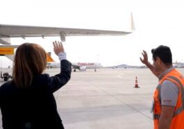 İRAN’DA MAHSUR KALAN PEGASUS UÇAĞI 52 GÜN SONRA SABİHA GÖKÇEN’DE ALKIŞLARLA KARŞILANDI