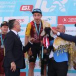 TÜRKİYE BİSİKLET TURU’NDA YÖRÜK KÜLTÜRÜNÜ YANSITAN ANLAMLI HEDİYE