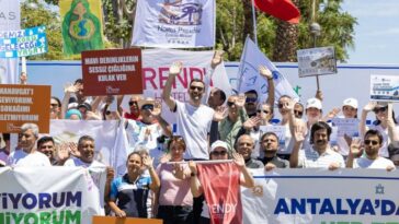 MANAVGAT’TA DENİZ VE KIYILAR İÇİN TEMİZLİK SEFERBERLİĞİ