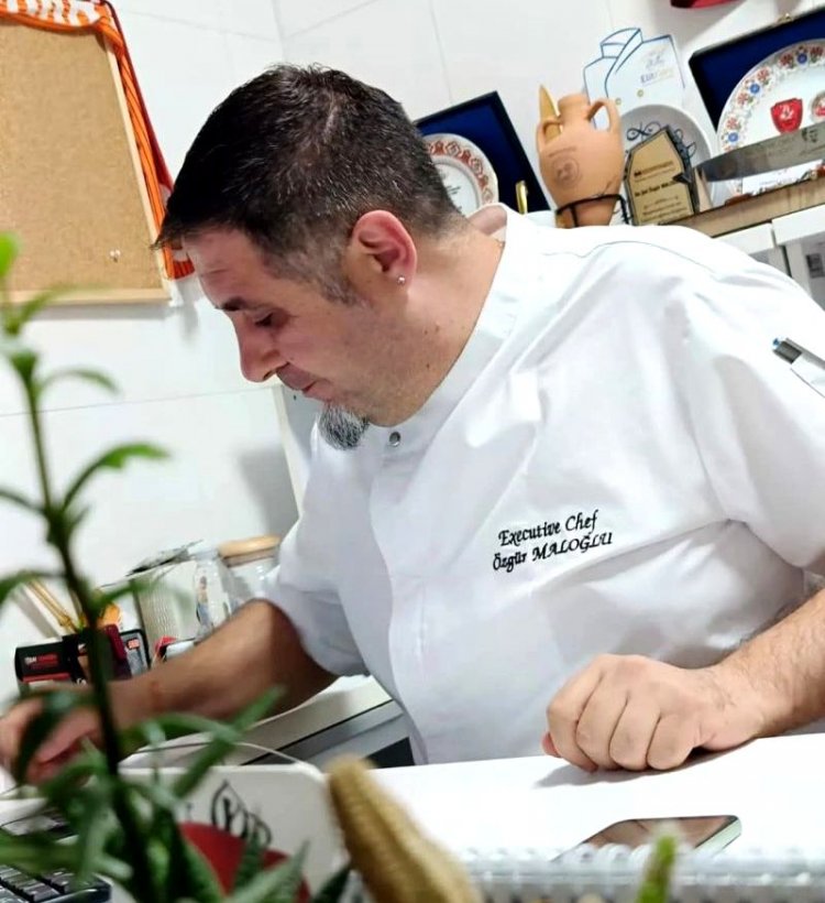 GASTRONOMİ DÜNYASININ DUAYENİ ÖZGÜR MALOĞLU, MESLEK HAYATINDA 30. YILINI KUTLUYOR!