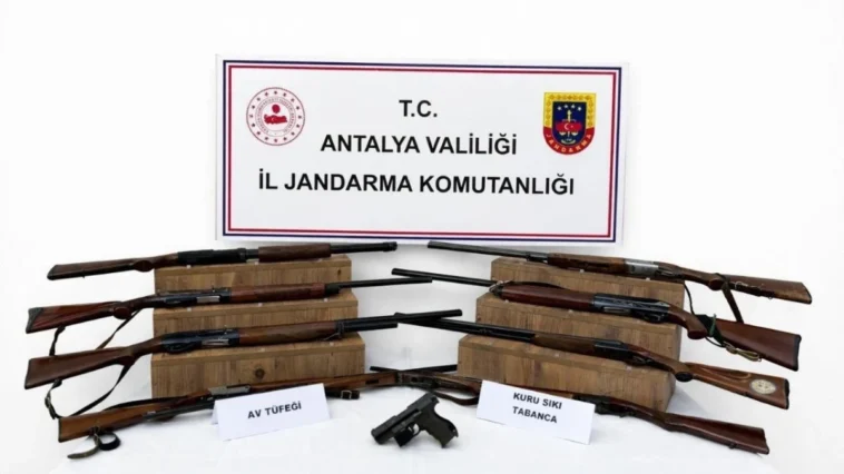 Kaş'ta 9 ruhsatsız av tüfeği ele geçirildi