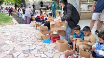 Kaş'ta çocukların şeker toplama geleneği sürüyor