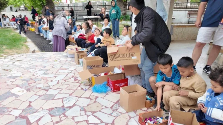 Kaş'ta çocukların şeker toplama geleneği sürüyor