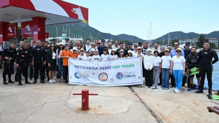 Kemer’de deniz dibi temizliği