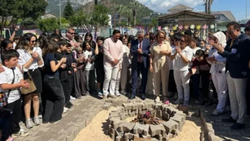 Kemer'de Hıdırellez ateşi yakıldı