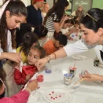 Kepez’de anne ve çocuklar renkli mum atölyesinde buluştu