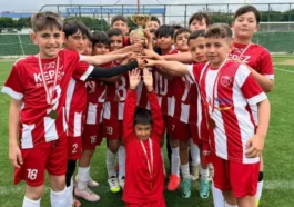 Kepez’de minik kramponlar kupalarını aldı