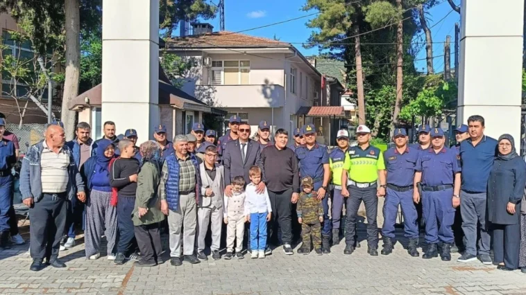 Korkuteli'nde özel bireylere davullu zurnalı uğurlama