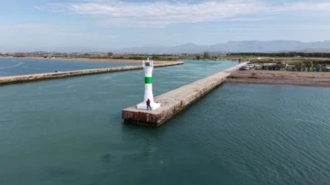 Manavgat'ta 2 deniz feneri yenilendi