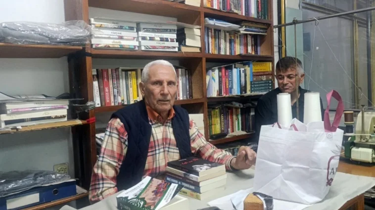 Manavgat'ta 70 yıllık terzi iş yerini kütüphaneye çevirdi