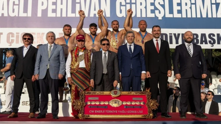 Manavgat’ta başpehlivanlık kemeri Feyzullah Aktürk’ün