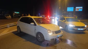 Manavgat’ta otomobil bariyerlere çarptı