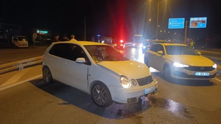 Manavgat’ta otomobil bariyerlere çarptı