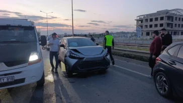 Manavgat'ta zincirleme kaza: 2 yaralı
