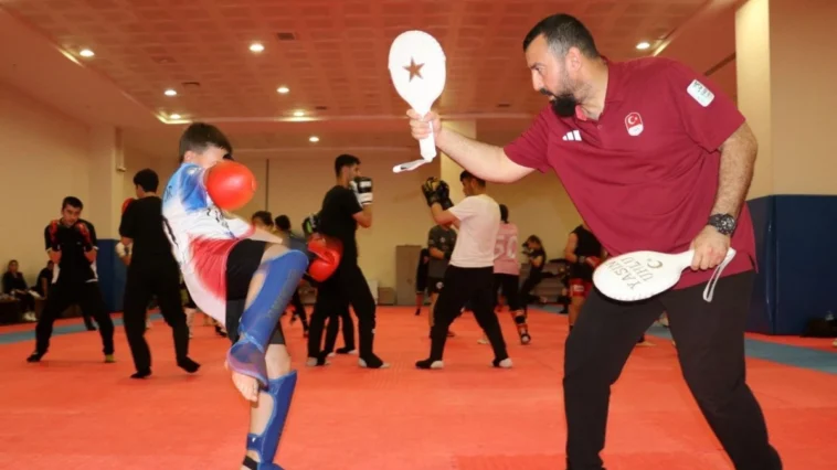 Muaythai sporu gençlere özgüven kazandırıyor