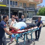 Otomobile çarpan motosikletteki 2 kişi ölümden döndü