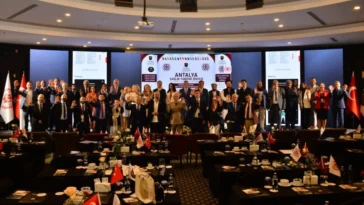 Sağlık Turizmi Zirvesi Antalya'da düzenlendi