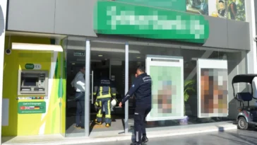 Serik'te bankanın bilgisayarından çıkan duman korkuttu
