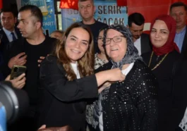 Serik'te İYİ Parti'ye katılanlara rozet