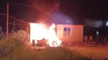 Serik’te otomobil alev alev yandı